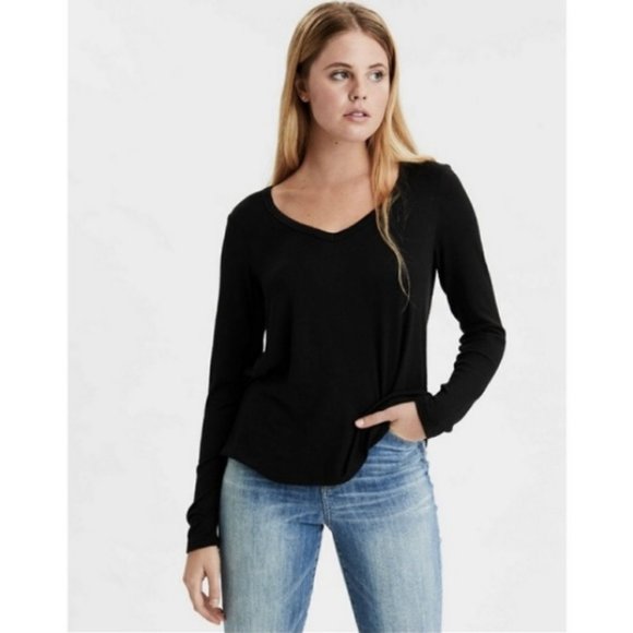 American Eagle Outfitters Tops - american eagle soft and sexy black t shirt